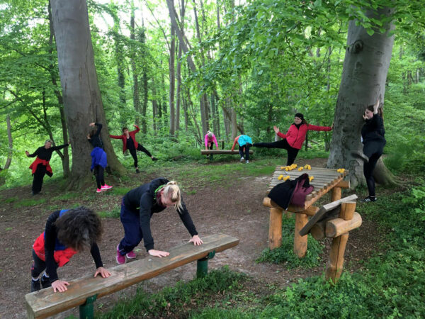 Sportkurs im Wald